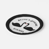 Gothic Wedding Kissing Black Swans Custom Pappteller (Schrägansicht)