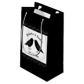 Gothic Wedding Kissing Ravens Custom Kleine Geschenktüte (Rückseite Schrägansicht)