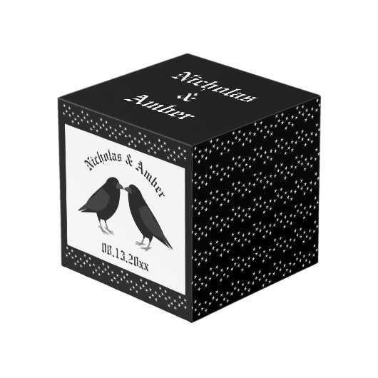 Gothic Wedding Kissing Ravens Custom Würfel (Vorderseite Schrägansicht)