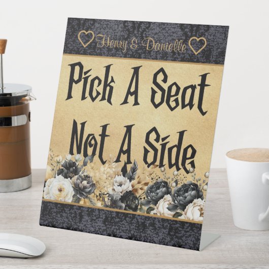 Gothic Wedding Pick a Seat Custom Pedestal Schild (In Situ)