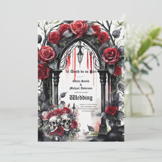Gothic Wedding Red Black Rose Skulls Arch Einladung (Stehend Vorderseite)