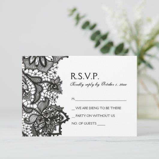 Gothic Wedding RSVP - Black Lace Pattern Karte (Stehend Vorderseite)