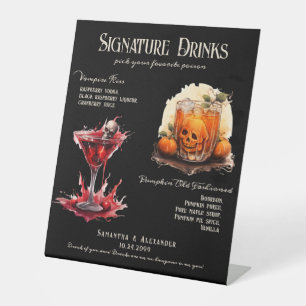 Gothic Wedding Whimsigoth 2 Signature Drinks unter Sockelschild