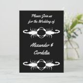 Gothic White Wedding Scorpions Custom Einladung (Stehend Vorderseite)