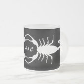 Gothic White Wedding Skorpions Custom Mit Monogram Mattglastasse (VorderseiteRechts)