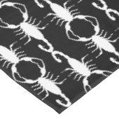 Gothic White Wedding Skorpions Gemustert Tischdecke (Schrägansicht)