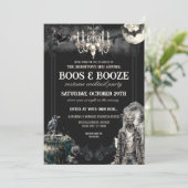 Gothic Zombie Apocolypse Boos & Booze Halloween Einladung (Stehend Vorderseite)
