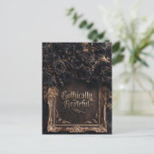 Gothisch dankbare Typografie mit dunklen Rosen  Postkarte (Stehend Vorderseite)