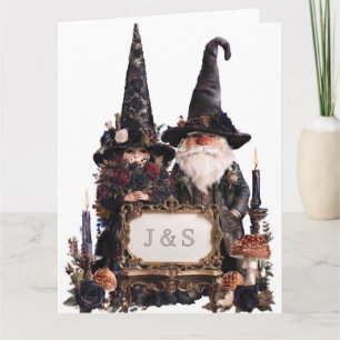 Gothische Hexen- und Zauberergnome mit Initialen Karte