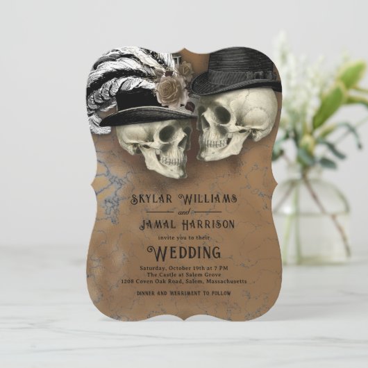 Gothische Schädel bei Hats Hochzeit Einladung (Stehend Vorderseite)