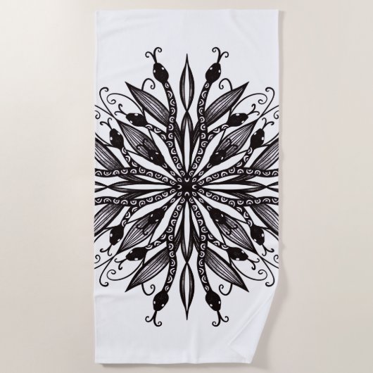 Gothische Schlange Mandala Tattoo Schwarz und Weiß Strandtuch (Vorderseite)