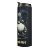 Gothische "True Grim" Gnome mit "Forever Shadows" Thermosbecher (Nach rechts gedreht)