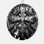 Gothischer Friedhof mit schmiedeeisernem keltische Keramikornament (Links)