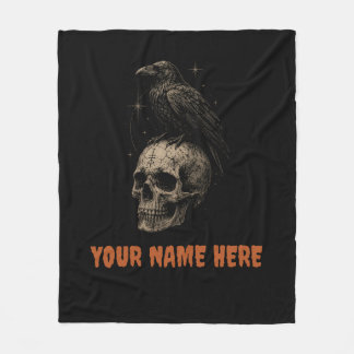 Gothischer Rabe auf Totenkopf-Vintage-Mysterium . Fleecedecke