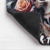Gothischer Schädel mit Rose Mousepad (Ecke)