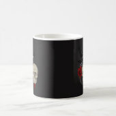 Gothischer Schädel mit Rose und Reben Kaffeetasse (Mittel)