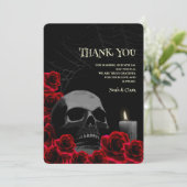 Gothischer Schädel und Rote Rosen Halloween Hochze Dankeskarte (Stehend Vorderseite)
