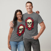 Gothisches Kranium umgeben von Rote Rosen T-Shirt (Unisex)