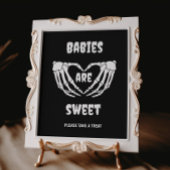 Gotische Babys sind ein süßes Halloween-Babyduschz Poster