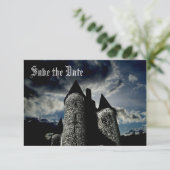 Gotische Burgszene Save the Date Einladung (Stehend Vorderseite)