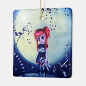 Gotische Girl-Voodoo-Puppe und gruselige Reben Keramikornament (Links)