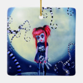 Gotische Girl-Voodoo-Puppe und gruselige Reben Keramikornament (Rückseite)