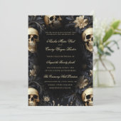 Gotische Goldene Skulls & Blume Hochzeit Einladung (Stehend Vorderseite)