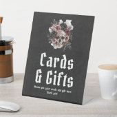 Gotische Halloween-Blumenschmuckkarten und Geschen Sockelschild (In SItu)