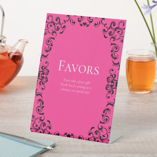 Gotische Hochzeit in Pink und Schwarz Sockelschild (In Situ)