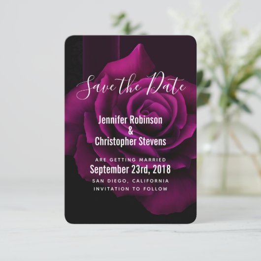 Gotische Hochzeit mit Lila Rote Rose Save The Date (Stehend Vorderseite)