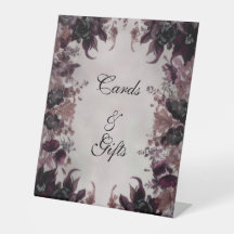 Gotische Hochzeit mit violetter Blütenpracht