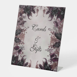 Gotische Hochzeit mit violetter Blütenpracht Sockelschild