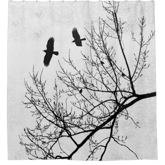 Gotische Krähen und Bäume schwarz und weiß Duschvorhang (Vorderseite)