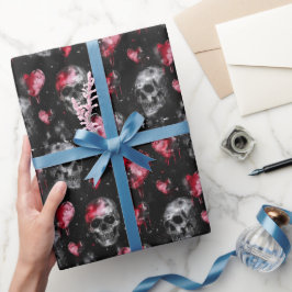 Gotische Liebe Skulls und Rote Herzen Geschenkpapier