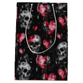 Gotische Liebe Skulls und Rote Herzen Mittlere Geschenktüte (Rückseite)