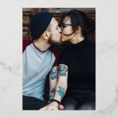 Gotische Rose florales Foto Hochzeit Schwarz und G Folieneinladung (Rückseite)