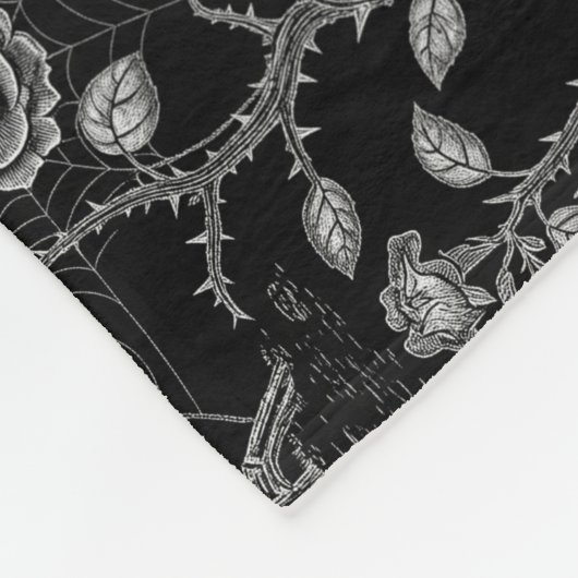 Gotische Rose und Knochenmuster Fleecedecke (Ecke)