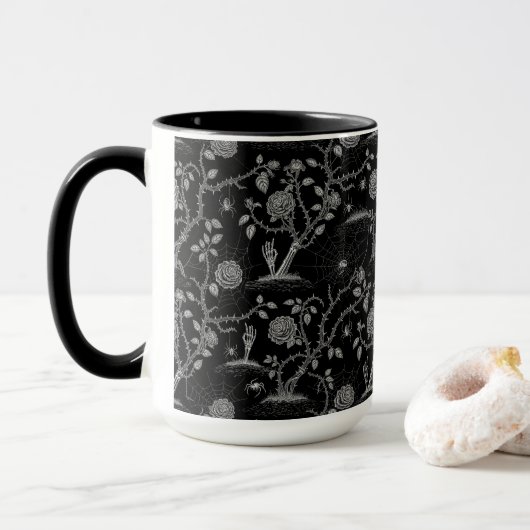 Gotische Rose und Knochenmuster Tasse (Mit Donut)