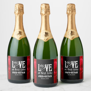 Gotische Rote Rose Liebe bei First Bite Wedding Schaumweinetikett