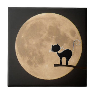 Gotische schwarze Katze Halloweens mit Vollmond Fliese