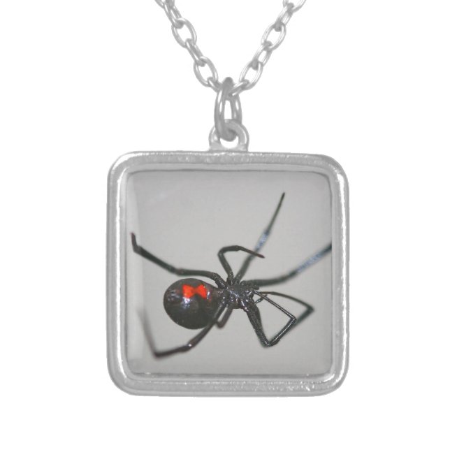 Gotische schwarze Witwen-Spinnen-Halskette Versilberte Kette (Vorderseite)