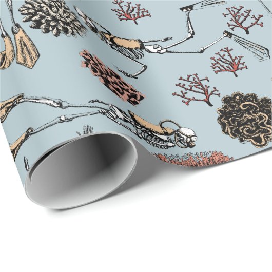 Gotische Skeletttaucher Schwimmen in Korallen Geschenkpapier (Rolleneckpunkt)