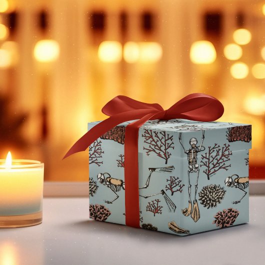 Gotische Skeletttaucher Schwimmen in Korallen Geschenkpapier