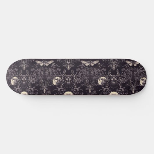 Gotische Skull Moths und Moon Skateboard (Horizontal)