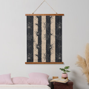Gotische Spinne und gestreiftes Halloween-Muster Wandteppich Mit Holzrahmen
