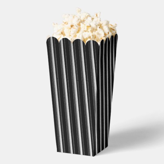 Gotische Streifen Geschenkschachtel (Geplatzt)