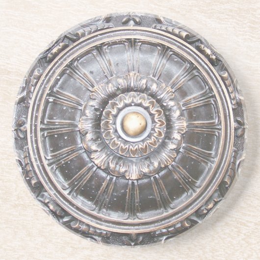 Gotischer Bronzearbeits-Medaillon-Untersetzer Sandstein Untersetzer (Vorne)