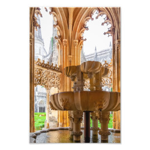 Gotischer Brunnen und Kloster. Kloster Batalha Fotodruck