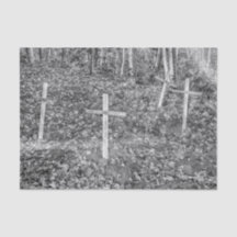Gotischer Friedhof überquert Vintag Schwarz-Weiß