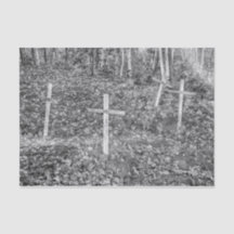 Gotischer Friedhof überquert Vintag Schwarz-Weiß